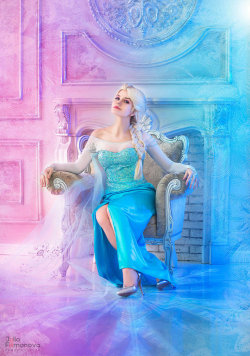 sharemycosplay:  #Cosplayer juliafilimonova with a truly amazing Elsa from #Disney’s #Frozen! #cosplay http://juliafilimonova.deviantart.com/ Interviews, features and more. Visit http://www.sharemycosplay.com Sharing the cosplay for you!