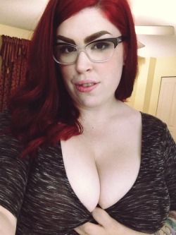 jheartscomix:  Happy Saturdays babes, ive had a crazy busy weekend ! But I didn’t forget about you guys, Enjoy the mighty under boob!  Find more fun on my clip store  Www.clips4sale.com/71136