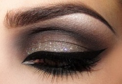 tiaraless:  Want celeb-worth smokey eye makeup?  These 15 simple steps to achieving sultry smoky eye makeup means anyone can try it at home! 