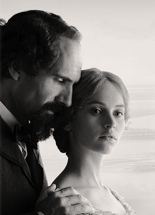 invisible - The Invisible woman : un nouveau biopic sur Charles Dickens (Ralph Fiennes) - Page 3 Tumblr_n2jgckBveA1rk3nm5o1_500