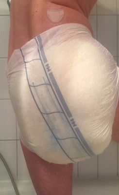 wet-diaperboy:  Abena M4 fun in the shower…you all know I like THICK diapers - is there any better way to swell the up? Haha I don’t think so. It kept my legs nicely open so I could only waddle in the shower :)