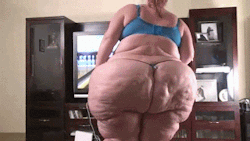 aguywholikesfatgirls:  f2thaj:  This is for me? Yes!  Just too sexy.   Big Cutie Jenni ( _/\_)
