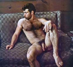 sevenbysixlove:  thebearunderground: The Bear Underground - Best in Hairy Men (since 2010) 🐻💦 32k+ followers and over 74k posts in the archive 💦🐻  Yes, please!   Woof!