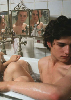 skinthiscat:  The Dreamers (2003) 