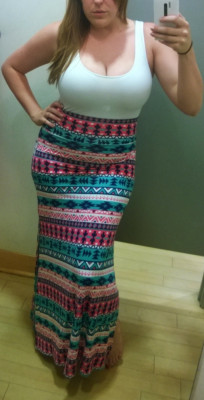 changingroomselfshots:  I like a skirt that faunts my curves…what do you think?