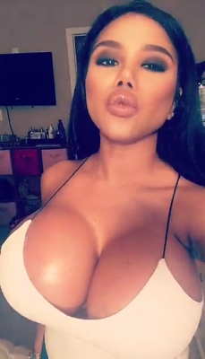bimbo-boobs-shemale:   Stephanie Hills   