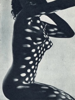 hapticperceptions:  Kleid aus Licht by Heinrich Heidersberger, 1952, for L’almanach Prisma  Via foxesinbreeches 