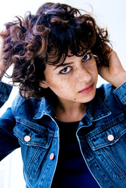 i-sucked-dick-on-accident:  certified-trash:  i-sucked-dick-on-accident:  thotdee:  lesprisenpati:  Jesus fucking christ   i ❤️ her so much  How dare  Who is that  Alia Shawkat