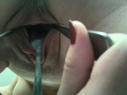 sexkitten312:  3 large spoons to spread me open. Can’t believe I’ve never thought to do this until now!  If Uri Geller directed porn&hellip;