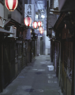 ileftmyheartintokyo:  Lanterns by Aru Saru on Flickr.