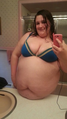 garyplv:  radicalfa:  bunnybelliezbbw:  Fresh out of the shower  Love this pic!  √