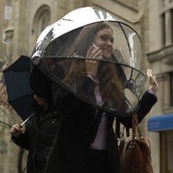 Someone please buy me this ๖ hands free umbrella dome so I no longer kill myself commuting. ☔ #umbrella #bestinvention #handsfreeumbrella #buyme