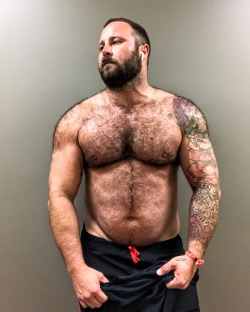 gymbear79:  Amongst all that’s on my plate, I’m happy that my workouts are still kickin ass.