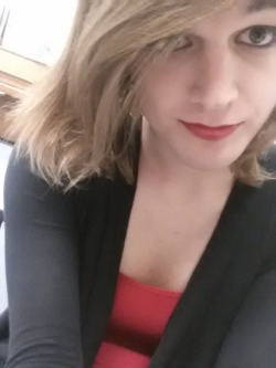 gandalfblue:  natatatalatalie:  I haven’t posted a selfie in a while so here’s a poor quality one I took the other day because I was the only one in the classroom at the time  And the 18th post.Wonderful Natalie!See you later! :)