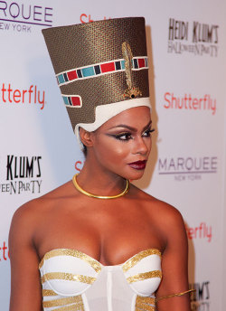 nappyheadedmaiden:  nedtwilliams:  nappyheadedmaiden:  Nefertiti 👑  Is one of those Queen Latifah?  Yes