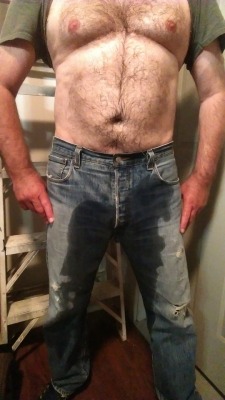 pandypiss: markercub:  harrypman:  Pissed my jeans out in the shop  Good man!  Hot!! 