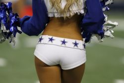 It&rsquo;s off-season for football, and I&rsquo;m really missing the cheerleaders.  I figured maybe you all are, too, so here&rsquo;s some wicked hot short shorts Dallas (Dall-ass?) booty.