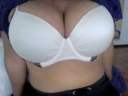 Submitted by the very beautiful and curvy Euphoria.