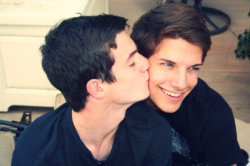 b0yskissl0ve:  There’s nothing sweeter than love between two guys:Take a look at BOYS.KISS.LOVE 