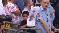 buzzfeedsports:  Young fan makes “Get Better” sign for injured ballplayer, player hangs sign in dugout. 
