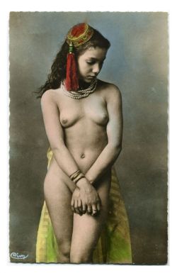 lacontessa:  garbospeaks: Moroccan nude. 