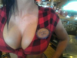 that-g33k:  Madison have an awesome cleavage! 