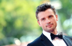 becauseicandrawbutts:  smallwind:  2013 9/1 Tom Welling attends the ‘Parkland’ Premiere during the 70th Venice International Film Festival   …omg. .__. Tom Welling’s gonna be a silver fox just like John Slattery.
