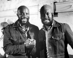 Isaac Hayes and his stunt double on the scene of Truck Turner (1974)