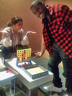 buzzfeedceleb:  Remember the time Kanye West beat Beyonce in Connect Four? 