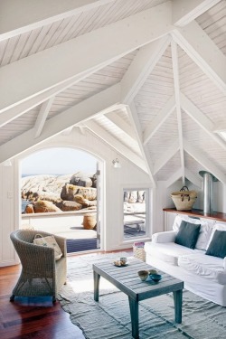 stylish-homes:  Beach bungalo in Cape Town, South Africa looks out onto the rocky coast. 