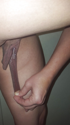 pussymodsgalore   Stretched inner labia. A girl pulling on one of her stretched inner labia, can she get it down to her knees? (She is not far short!)For anyone who wants long inner labia, stretching them is one of the easiest mods to do. All you need