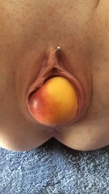 filthy-stretched-used:  Pushing a peach out for Daddy
