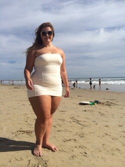 marshmallowfluffwoman:  Visited Huntington Beach for the first time   Mami