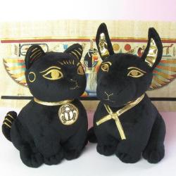 ancient-egypts-secrets:  Bastet and Anubis. They are adorable! WANT! 