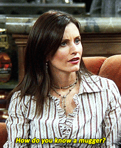 Courteney Cox and Lisa Kudrow in Friends 9x15 &ldquo;The One with the Mugging&rdquo;(13/02/2003)