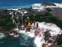 maineialoha:  Queens bath - the natural habitat of all Kauaian teenagers 