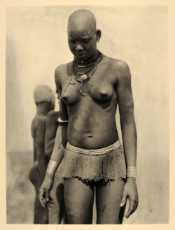  Nuer people, South Sudan, circa 1930 - Photo by Hugo A. Bernatzik 