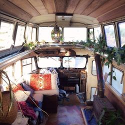 peaceful-moon:  herbal-hippie:  frommoon2moon:  Bohemian Homes: truck Love  need  ☮☾