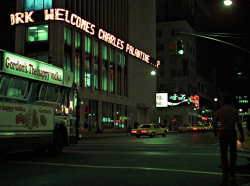 vivienvalentino:New York streets at night.TAXI DRIVER1976 | Martin Scorsese 