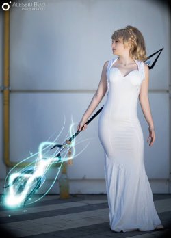 hotcosplaychicks:  The Oracle : Lunafreya Nox Fleuret cosplay by Rael-chan89 Check out http://hotcosplaychicks.tumblr.com for more awesome cosplay