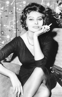 wi1d3rmind: wehadfacesthen: Sophia Loren, 1955 Bella 
