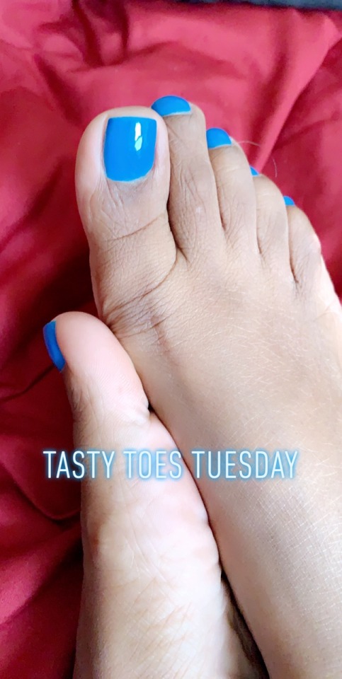 dismuthafocker:kinkysista6969: Toe Tasting Tuesday&hellip;..I was told they look like M&amp;Ms💙. Whatchu think😉???#toe #tasty #yummy #lickable #suckable #delectable #perfect #blue My fav! Lick!