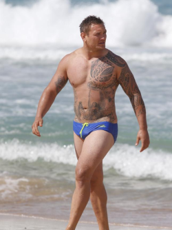 rugbyplayerandfan:  maleathletebirthdaysuits:  roscoe66:   Jared Waerea-Hargreaves of the Sydney Roosters   Jared Waerea-Hargreaves (rugby league) born 20 January 1989  Rugby players, hairy chests, locker rooms and jockstraps Rugby Player and Fan