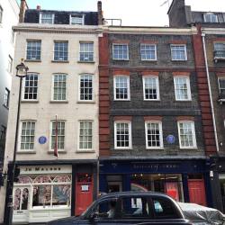 fun fact: Hendrix&rsquo;s flat is on the left, and George Handel&rsquo;s on the right. Though 200 yrs apart, I like to imagine scenarios in which they&rsquo;d meet or hang..inviting each other for dabs ðŸŽ¶ (at Handel &amp; Hendrix in London)