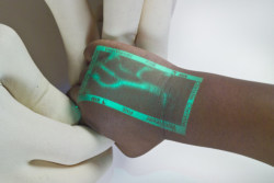 speakerofthestars:  kushandwizdom:sixpenceee:VeinViewer: an infrared device that detects the location of a patient’s veins and projects them on the skin so doctors and nurses don’t miss. It was developed by the Christie Medical Holdings company. They
