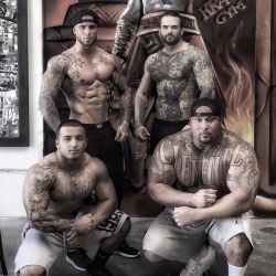 bodybuilers4worship:  At our gym it ink juice and muscle …. Wanna join   Awesome ink word and muscular men - make me dream - WOOF