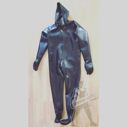 gummiwerkstatt:1,5 mm heavy rubber suit with hood, attached Marigold gloves and heavy rubber socks #gummiwerkstatt #heavyrubberfetish #heavyrubberboys #heavyrubbersuit #marigold #rubbersocks FUCK YEAH.Get me IN that suit!