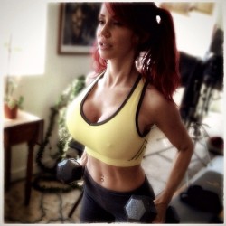 areaorion:  Heavy Weight Beauty Bianca Beauchamp is back in the gym and pounding the weights. Busty women working out - two of my favorite things. 