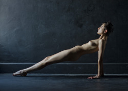 gnubeauty:  bhfotografik:  roarieyum:    Roarie by Alan H Bruce     The structurally sound Roarie, from our recent trip to the dark room with the window…   Roarie’s #Purvottanasana