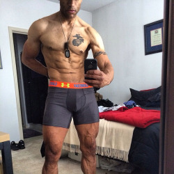 militaryanduniforms:  Me in the under armour.  Cause it is Gameday!  And I had a great #Chestday workout!